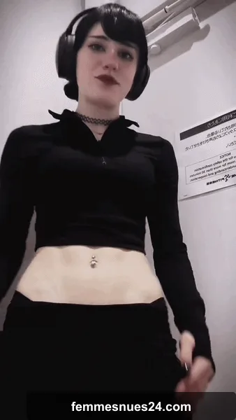 Goth girl revealing her abs